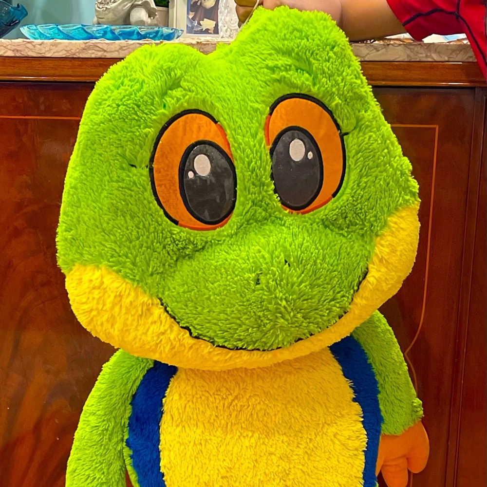 Selling big frog 🐸 to cuddle 🤗